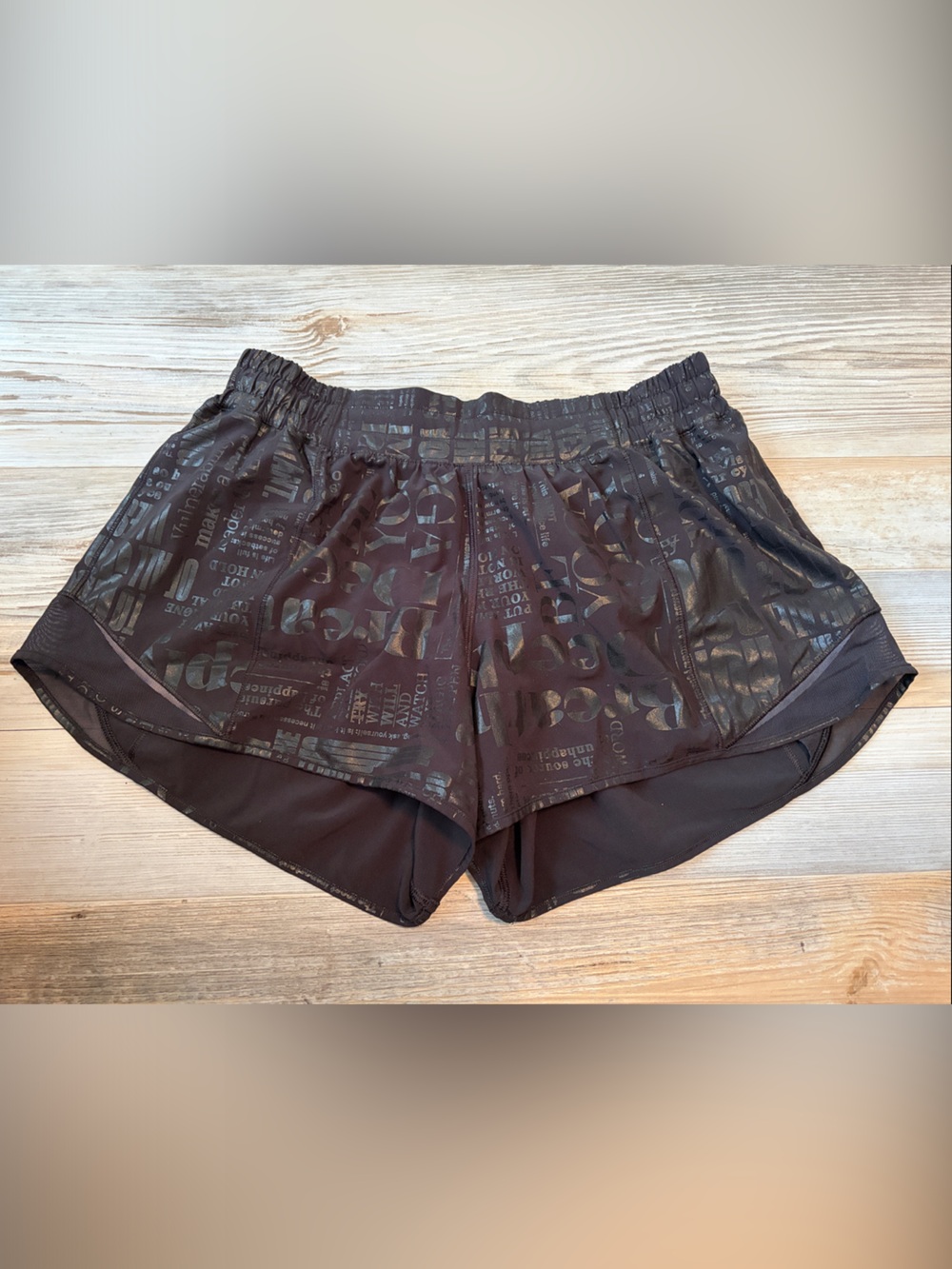 RARE - Lululemon Hotty hot shorts 4”, black patterned